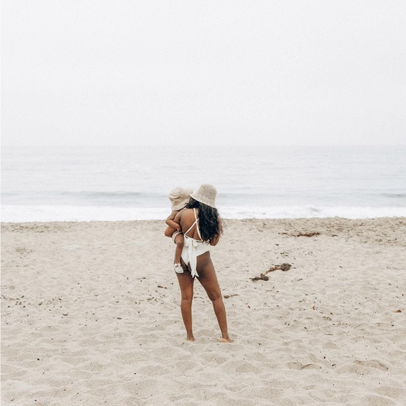 L*SPACE ★ Eco Chic Repreve One Piece Swimsuit - Picture 11 of 15